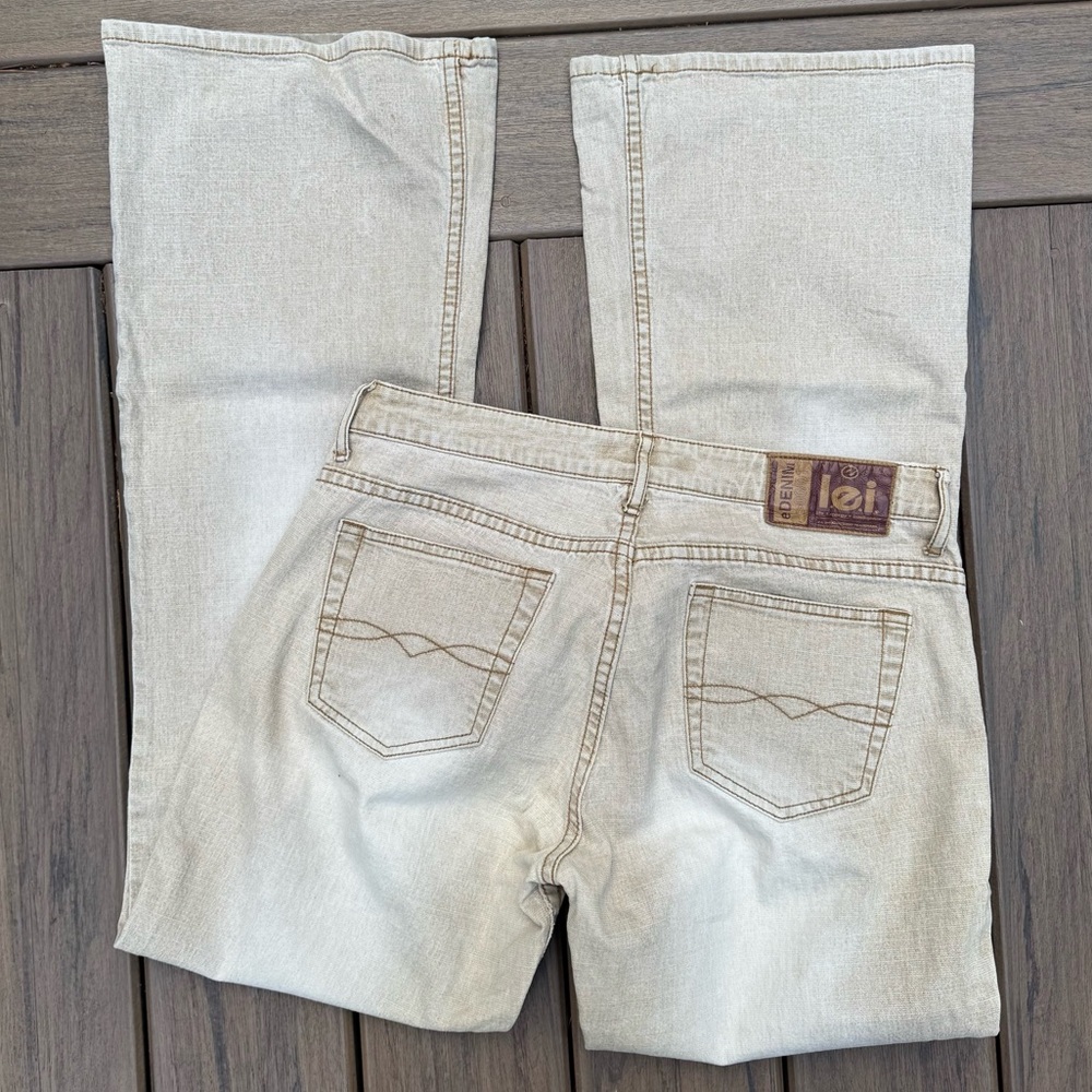 L.E.I Vintage Cream Colored Retro Low-rise Flare Jeans | Women’s size 11